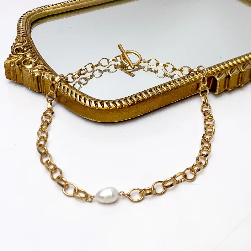 Pearl Accent Gold Tone Chain Necklace With Toggle Clasp